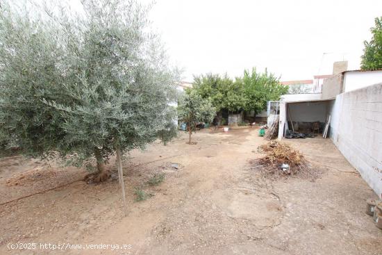 Casa de dos plantas con 400m de superficie. - BADAJOZ