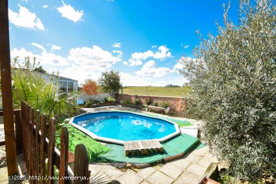 PRECIOSO CHALET INDEPENDIENTE DE TRES PLANTAS CON PISCINA - TOLEDO