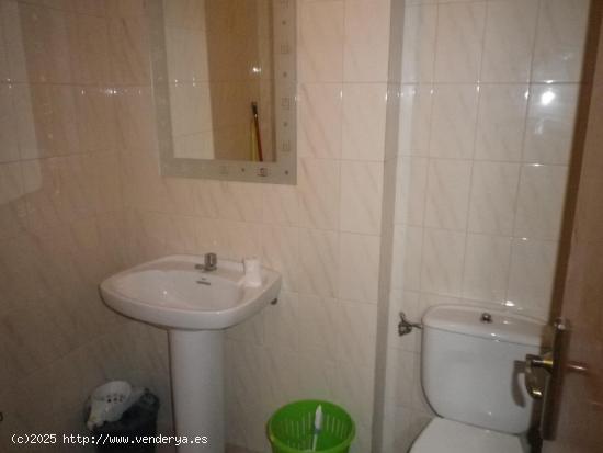 Entresuelo comercial con 53m², 2 estancias, baño, escayola desmontable, down line, con mucha luz, 