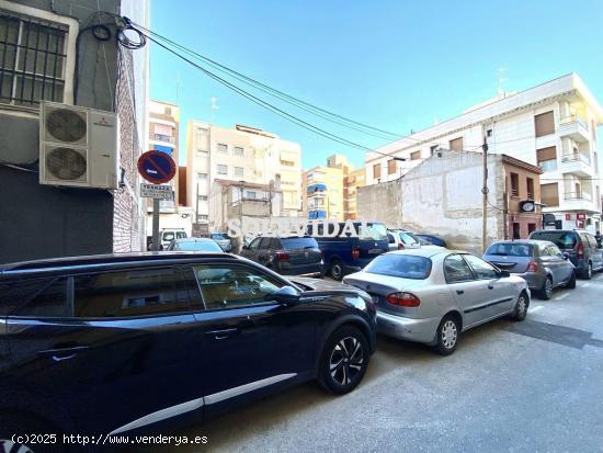 SOLAR URBANO EDIFICABLE EN EL CENTRO DE ORIHUELA, JUNTO A MERCADONA. LA PARCELA SUMA 349 METROS CUAD