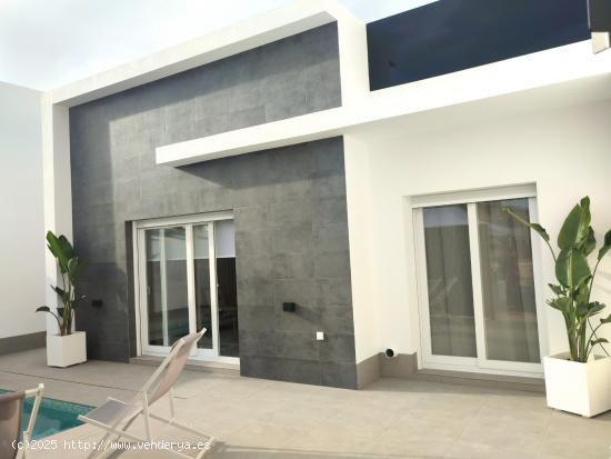 Villas modernas con piscina privada - MURCIA