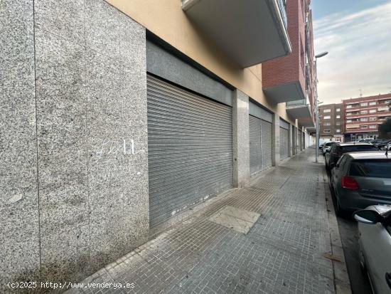 ¡Gran Oportunidad! Local en Venta en Viladecans con Amplias Posibilidades - BARCELONA