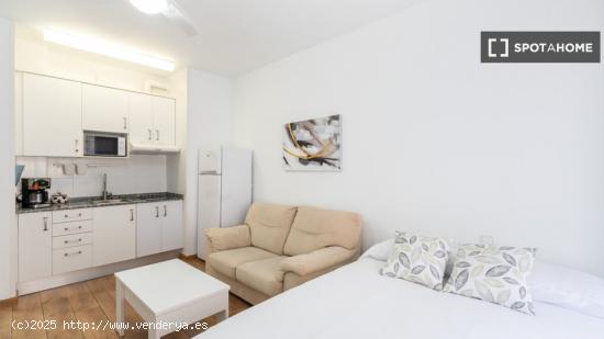 Apartamento amueblado moderno en Les Corts - BARCELONA