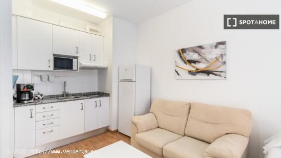 Apartamento amueblado moderno en Les Corts - BARCELONA