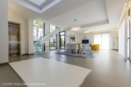 Villa en venta en Orihuela (Alicante)