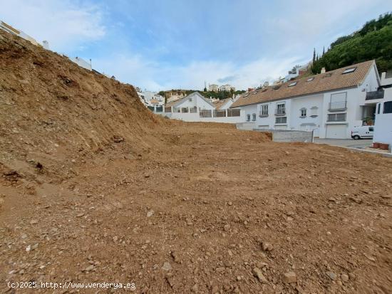 SUELO CON LICENCIA Y PROYECTO EN TORREBLANCA - MALAGA