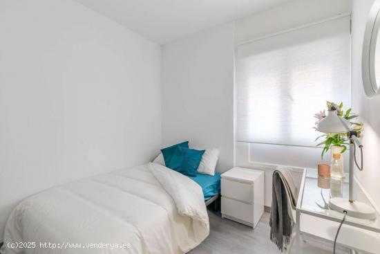  Alquiler de habitaciones en piso de 4 dormitorios en Berruguete, Madrid - MADRID 