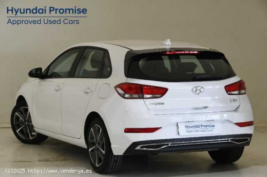 Hyundai i30 ( 1.5 DPI Klass SLX 110 )  - Granada