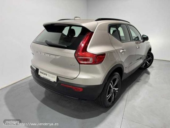 Volvo XC40 Plus, B3 mild hybrid, Gasolina, Dark de 2023 con 29.853 Km por 36.900 EUR. en Badajoz