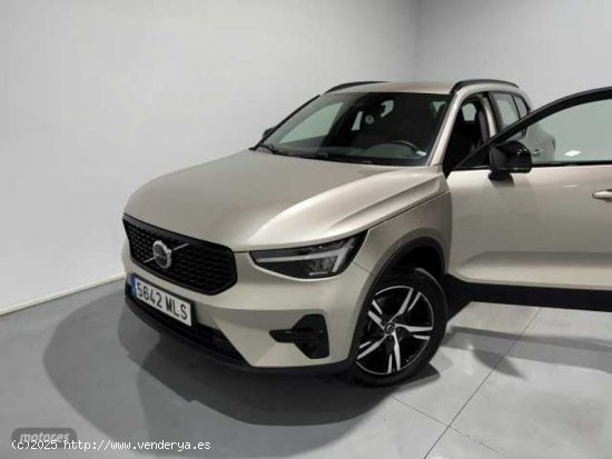 Volvo XC40 Plus, B3 mild hybrid, Gasolina, Dark de 2023 con 29.853 Km por 36.900 EUR. en Badajoz