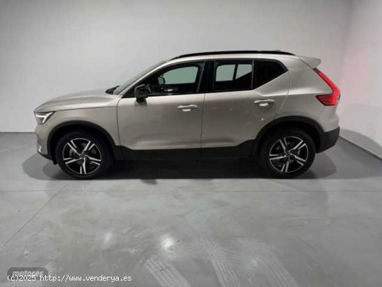 Volvo XC40 Plus, B3 mild hybrid, Gasolina, Dark de 2023 con 29.853 Km por 36.900 EUR. en Badajoz