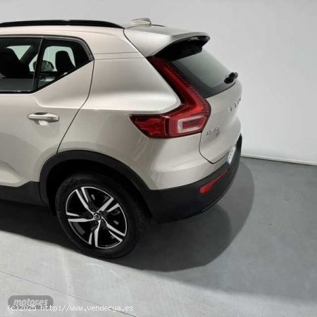 Volvo XC40 Plus, B3 mild hybrid, Gasolina, Dark de 2023 con 29.853 Km por 36.900 EUR. en Badajoz