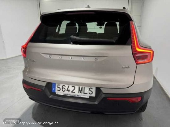 Volvo XC40 Plus, B3 mild hybrid, Gasolina, Dark de 2023 con 29.853 Km por 36.900 EUR. en Badajoz