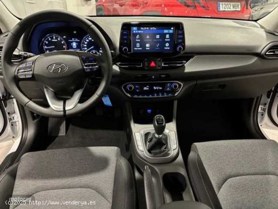 Hyundai i30 1.5 DPI Klass SLX 110 de 2024 con 3.318 Km por 21.900 EUR. en Vizcaya