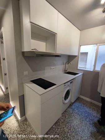 PISO EN ZONA UNIVERSIDADES, 5 HABITACIONES Y 5 BAÑOS. - VALENCIA