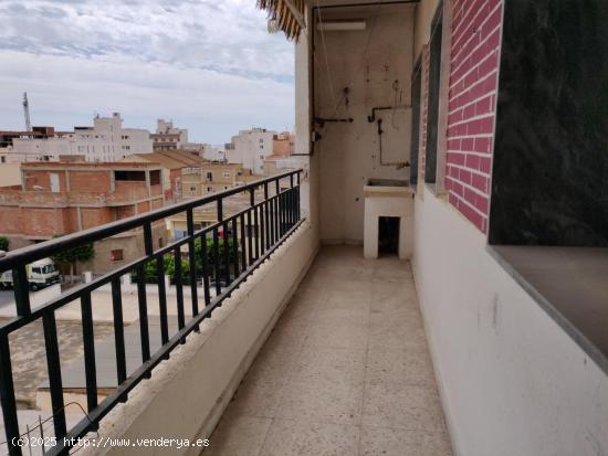 Piso de 3 dormitorios en venta en Santa Maria del Aguila - ALMERIA