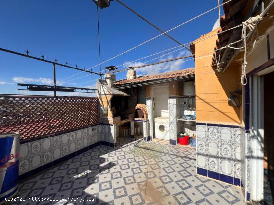 Casa de pueblo en dos plantas con vistas a la montaña, la propiedad cuenta con 2/3 dormitorios - AL