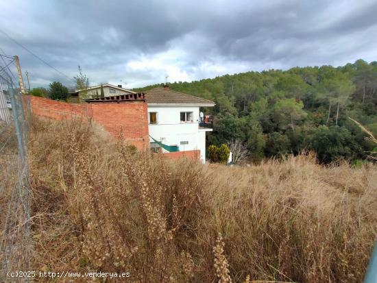 TERRENO URBANO EN TRES NIVELES - BARCELONA