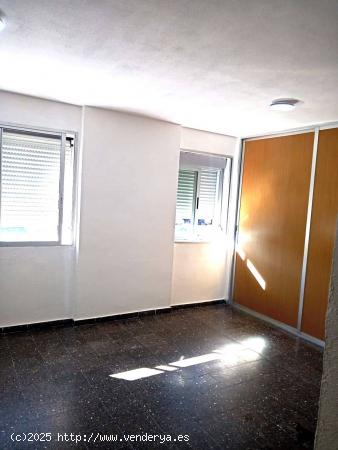  ¡Oportunidad ¡Vivienda en venta en Alicante en la zona de Juan XXIII! Para entrar a vivir. - ALICA 