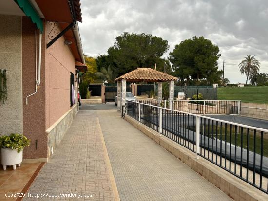 CHALET CON PARCELA ZONA MATOLA - ALICANTE