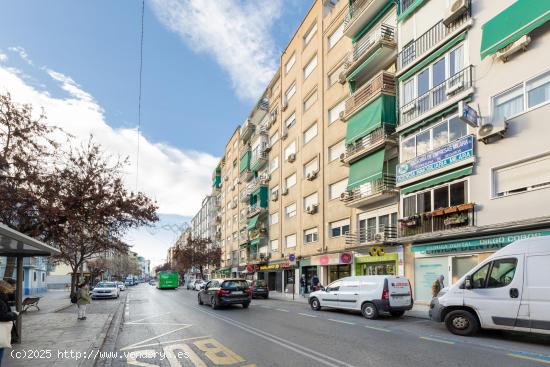 GRAN LOCAL EN AVENIDA DE DILAR - GRANADA