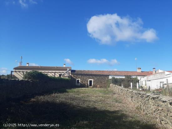 Casa para reformar en una parcela de 500 metro en Herreruela. - CACERES