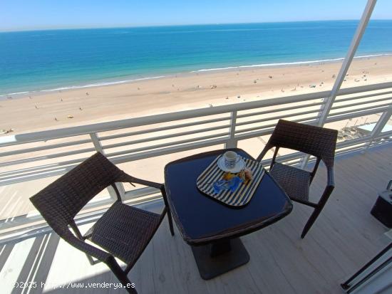 SE ALQUILA PISO EN CADIZ , MIRANDO AL MAR (VACACIONAL) - CADIZ