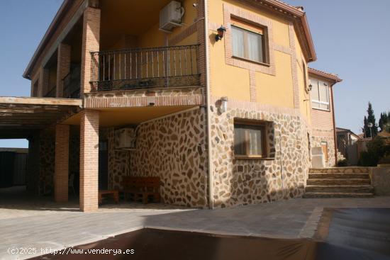 Chalet en Cobisa en venta – Casa rural de 4 estrellas con piscina y licencia turística - TOLEDO