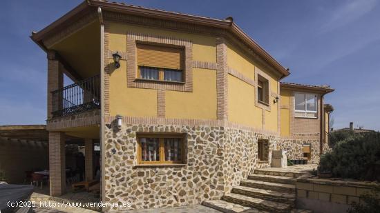 Chalet en Cobisa en venta – Casa rural de 4 estrellas con piscina y licencia turística - TOLEDO