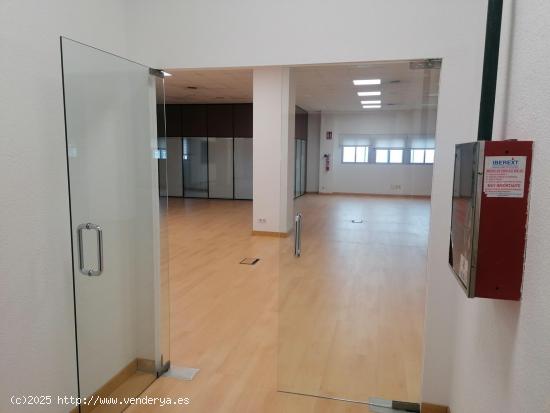  Se ALQUILA OFICINA, perfecta para establecer tu negocio de unos 131 m2 - MADRID 