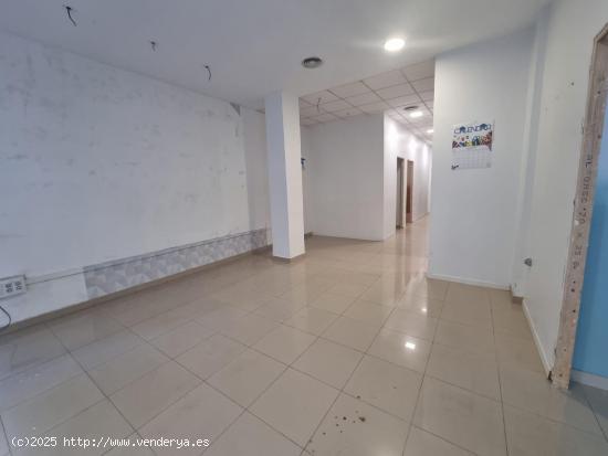  **SE ALQUILA LOCAL JUNTO A HIPERCOR** - GRANADA 