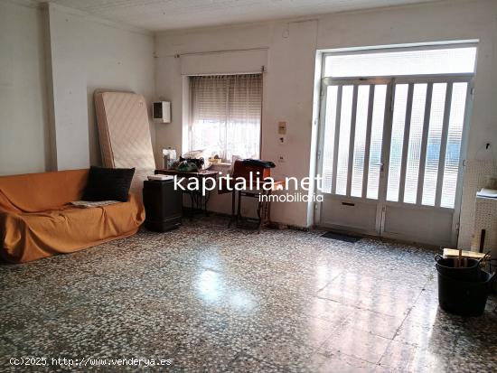 CASA A LA VENTA EN ONTINYENT SITUADA EN ZONA CENTRICA. - VALENCIA