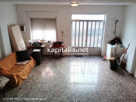 CASA A LA VENTA EN ONTINYENT SITUADA EN ZONA CENTRICA. - VALENCIA