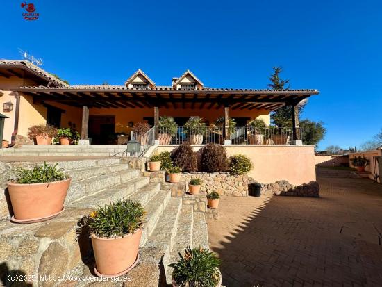 Magnifico chalet de 713m2 con 5 dormitorios, 4 baños y piscina sobre parcela ajardinada de 1.505m2 