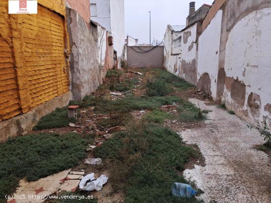 VENTA SOLAR A DOS CALLES, URBANO EN MONTIJO, ZONA SAN GREGORIO, - BADAJOZ