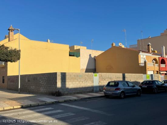 Solar urbano en Avda Albuñol - ALMERIA