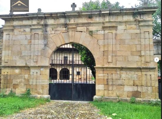 CASA PALACIO EN LOS CORRALES DE BUELNA. - CANTABRIA