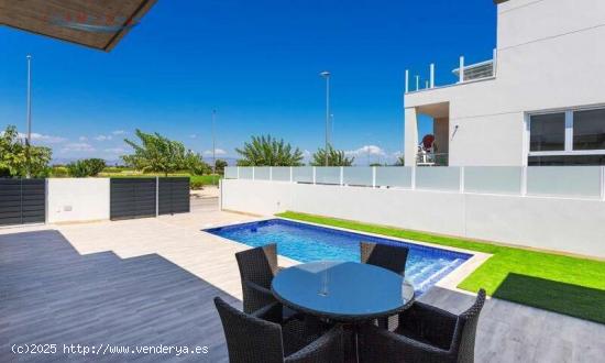  CHALETS ADOSADOS CON PISCINA PRIVADA - ALICANTE 