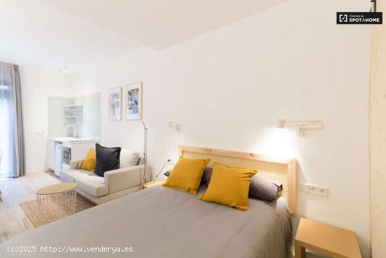  Acogedor estudio sobre jardín con baño en Gracia norte Co-Living - BARCELONA 