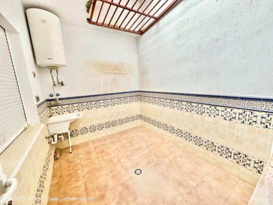 ESTUPENDO DUPLEX MUY AMPLIO EN LA VIRGEN DEL CAMINO SEMI-NUEVO CON GARAJE AMPLIO ¡VISITELO!! - ALIC