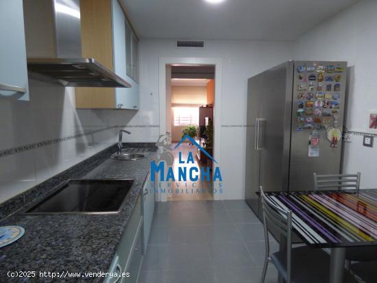 REF: Y067. INMOBILIARIA LA MANCHA VENDE FANTÁSTICO PISO EN EL CENTRO DE LA CIUDAD CON GARAJE. - ALB