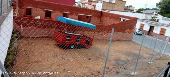 SOLAR DE ESQUINA, EN LA LOCALIDAD DE BURGUILLOS, SEVILLA. - SEVILLA