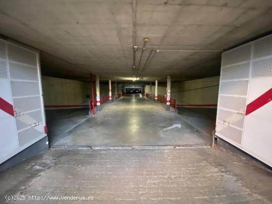 Dos AMPLIAS PLAZAS DE GARAJE EN LA PLAZA TARRAGONA - HUESCA