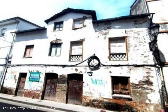 DOS CASAS EN VENTA EN PLENO CENTRO DE NAVIA, ASTURIAS - ASTURIAS