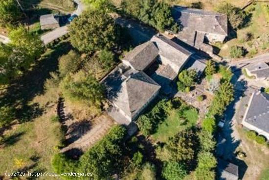 Preciosa Casa Rural en Revoqueira, San Martín de Oscos: Una Joya para Turismo Natural y Retiros - A