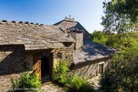 Preciosa Casa Rural en Revoqueira, San Martín de Oscos: Una Joya para Turismo Natural y Retiros - A