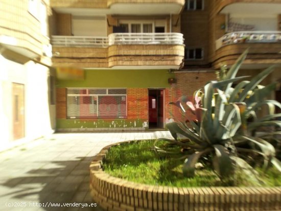  Bar con salida de humos y terraza en Torrelavega 