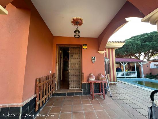 Chalet URBANO de 4 dormitorios y piscina en el Pinar de los Franceses - CADIZ