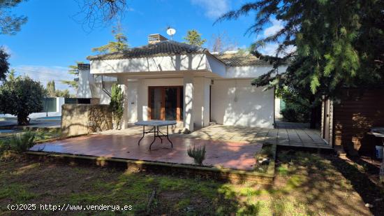  Acogedor chalet en Eurovillas con piscina - MADRID 