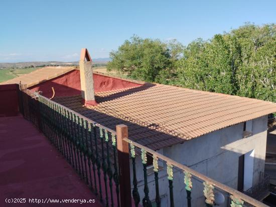 Se vende casa con jardin cercana a Monzon y Barbastro - HUESCA